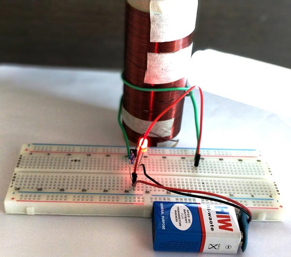 glowing CFL bulb wireless using mini tesla coil 9v