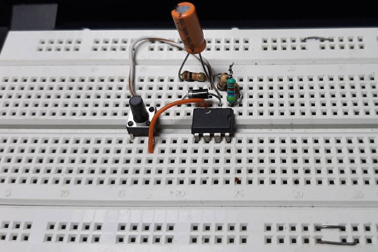 Monostable Multivibrator Circuit